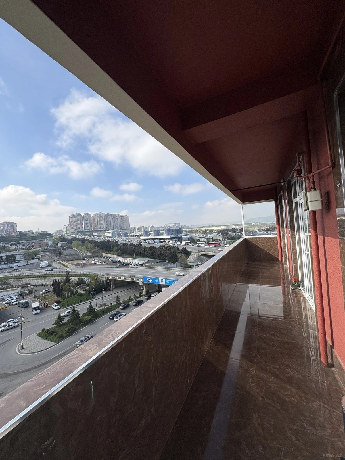 Satılır 3 otaqlı mənzil 105 m²