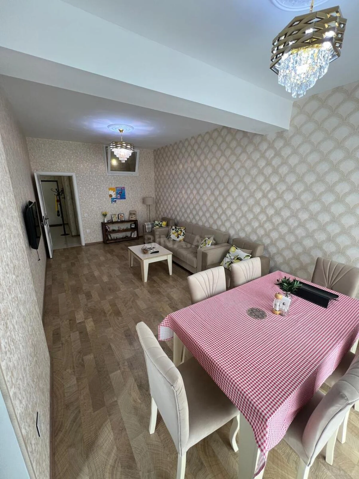 Kirayə verilir 2 otaqlı mənzil 75 m²