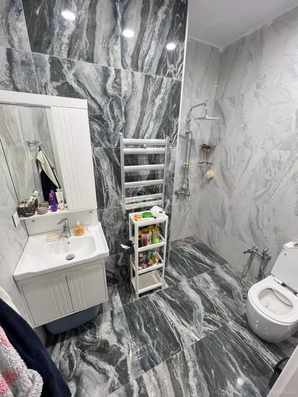 Kirayə verilir 2 otaqlı mənzil 75 m²