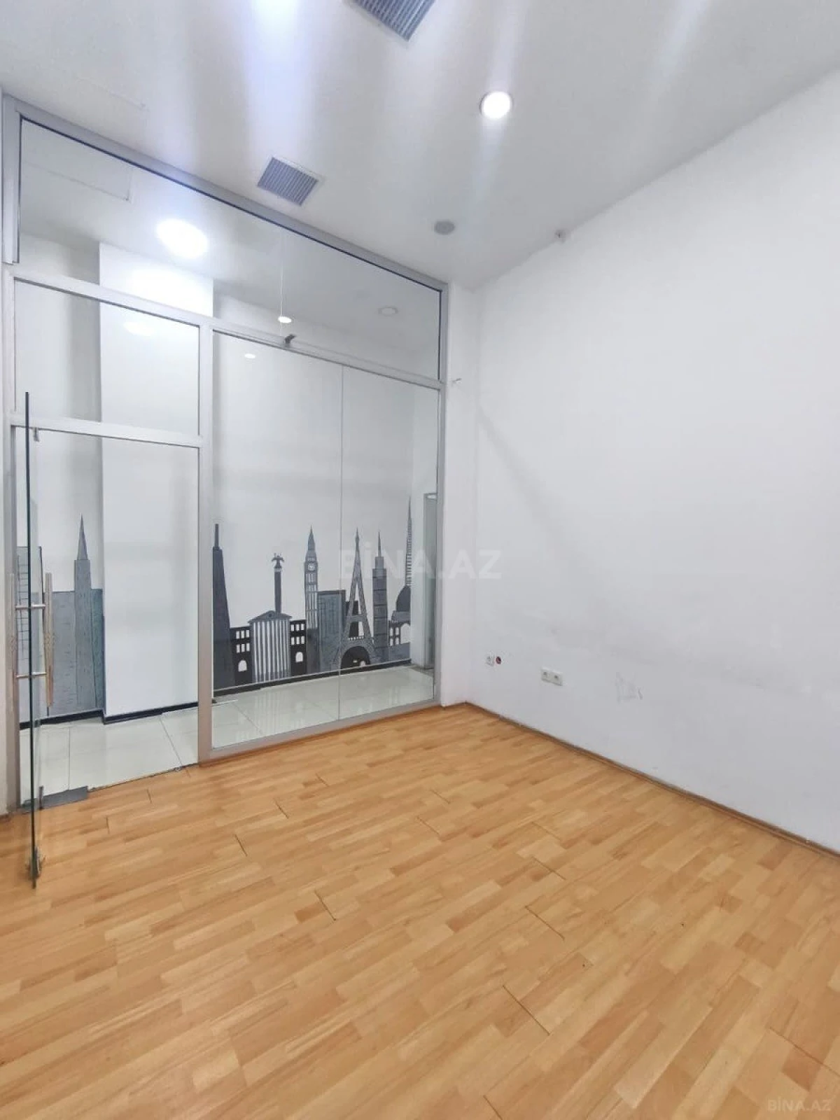 Kirayə verilir 4 otaqlı ofis 93 m²