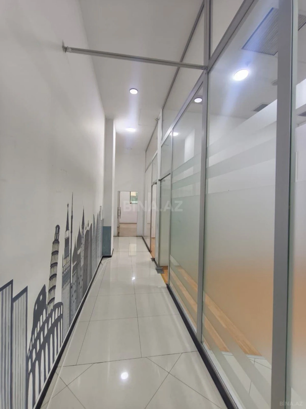 Kirayə verilir 4 otaqlı ofis 93 m²