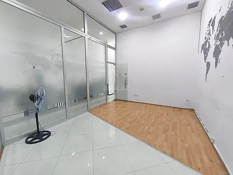 Kirayə verilir 4 otaqlı ofis 93 m²