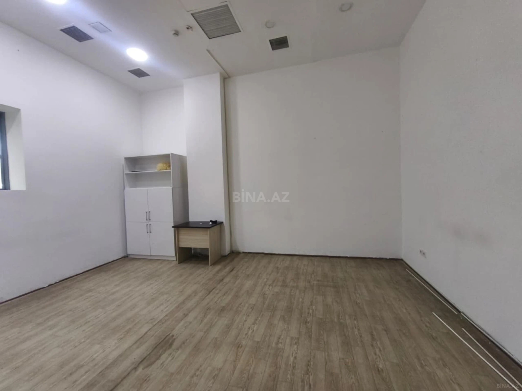 Kirayə verilir 4 otaqlı ofis 93 m²