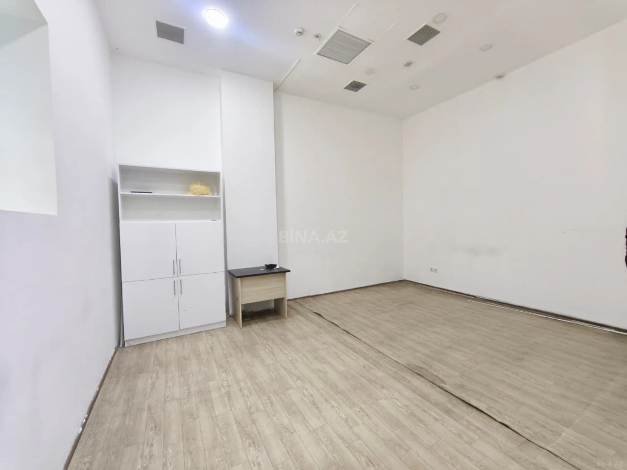 Kirayə verilir 4 otaqlı ofis 93 m²