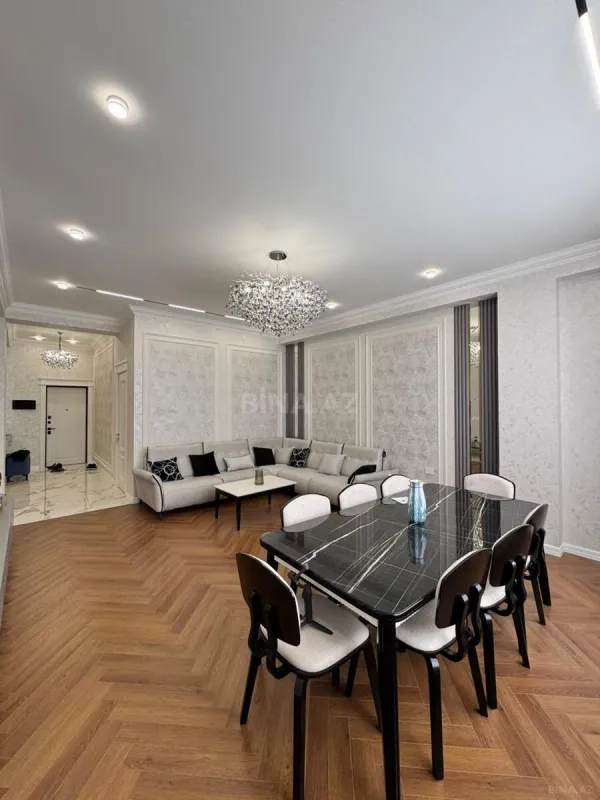 Satılır 3 otaqlı mənzil 130 m²
