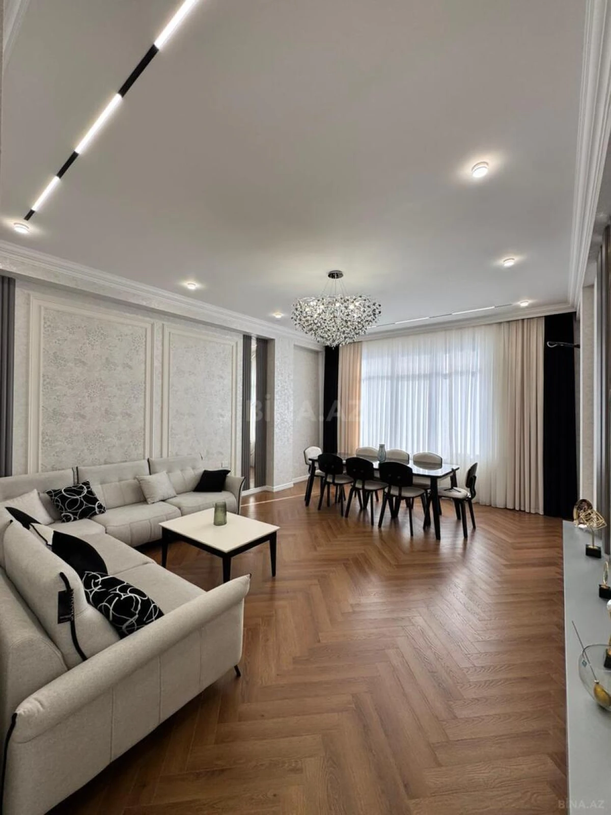 Satılır 3 otaqlı mənzil 130 m²