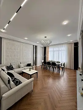 Satılır 3 otaqlı mənzil 130 m²