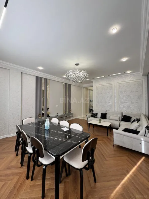 Satılır 3 otaqlı mənzil 130 m²