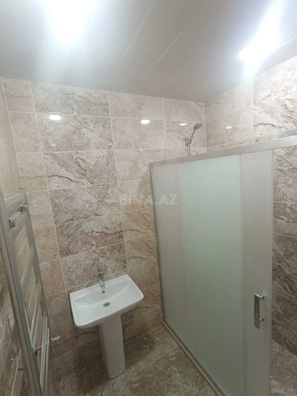 Kirayə verilir 3 otaqlı mənzil 130 m²