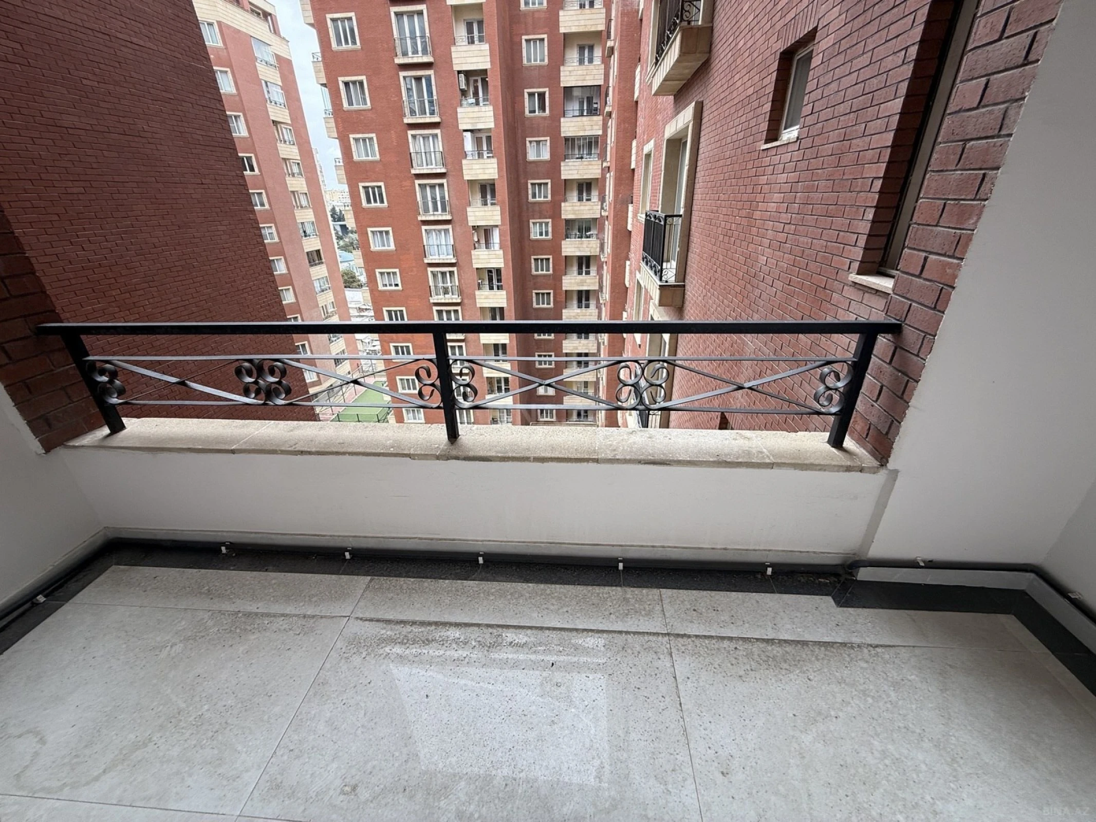 Satılır 3 otaqlı mənzil 150 m²