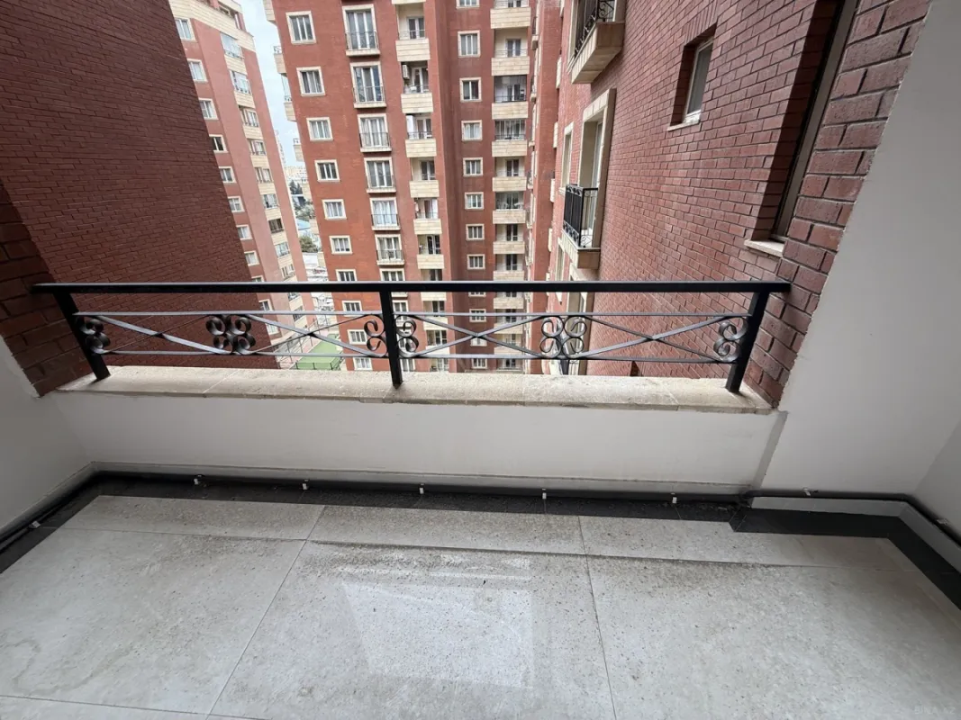 Satılır 3 otaqlı mənzil 150 m²