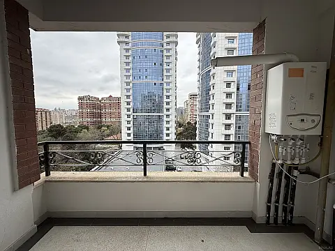 Satılır 3 otaqlı mənzil 150 m²