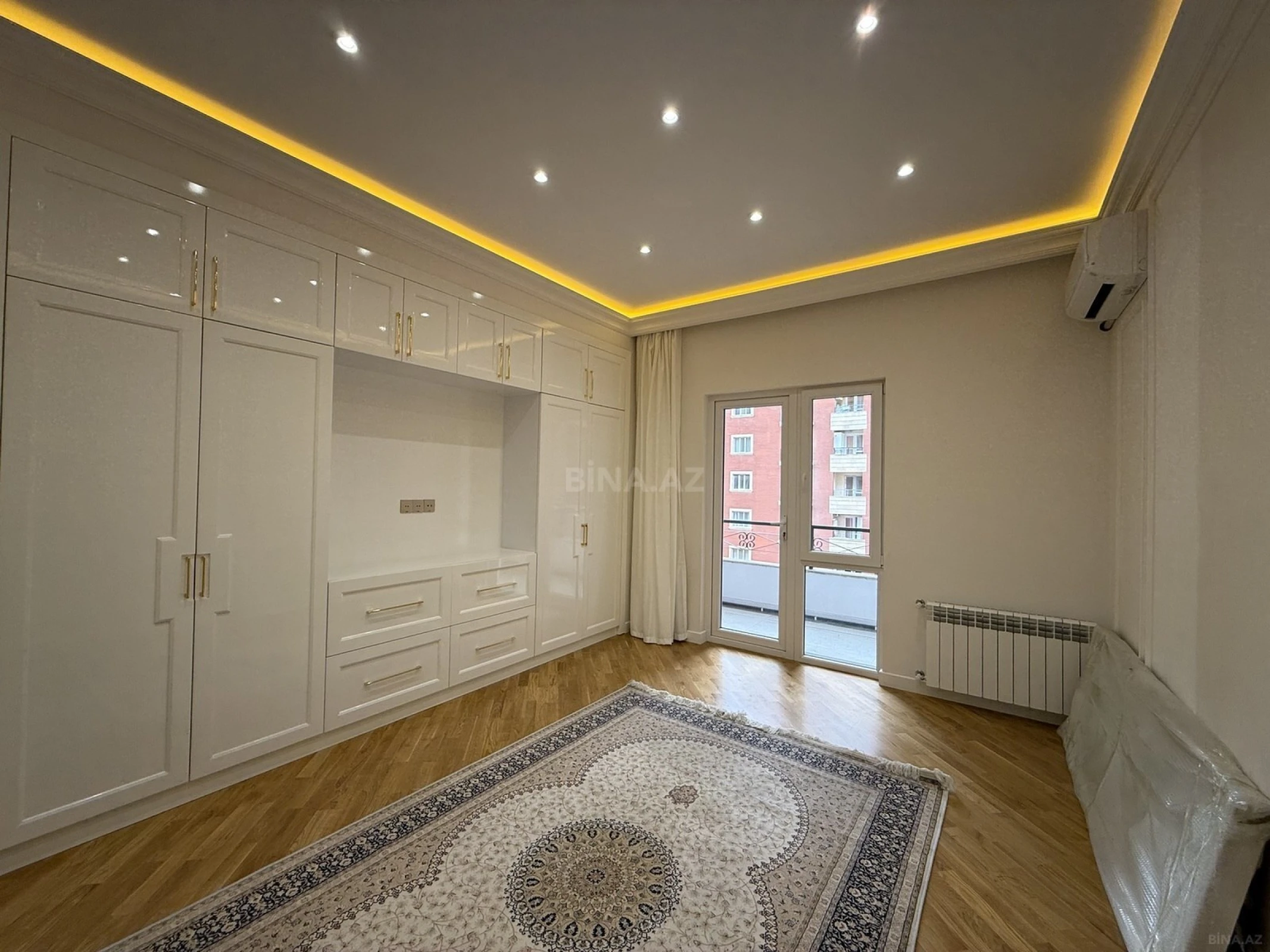 Satılır 3 otaqlı mənzil 150 m²
