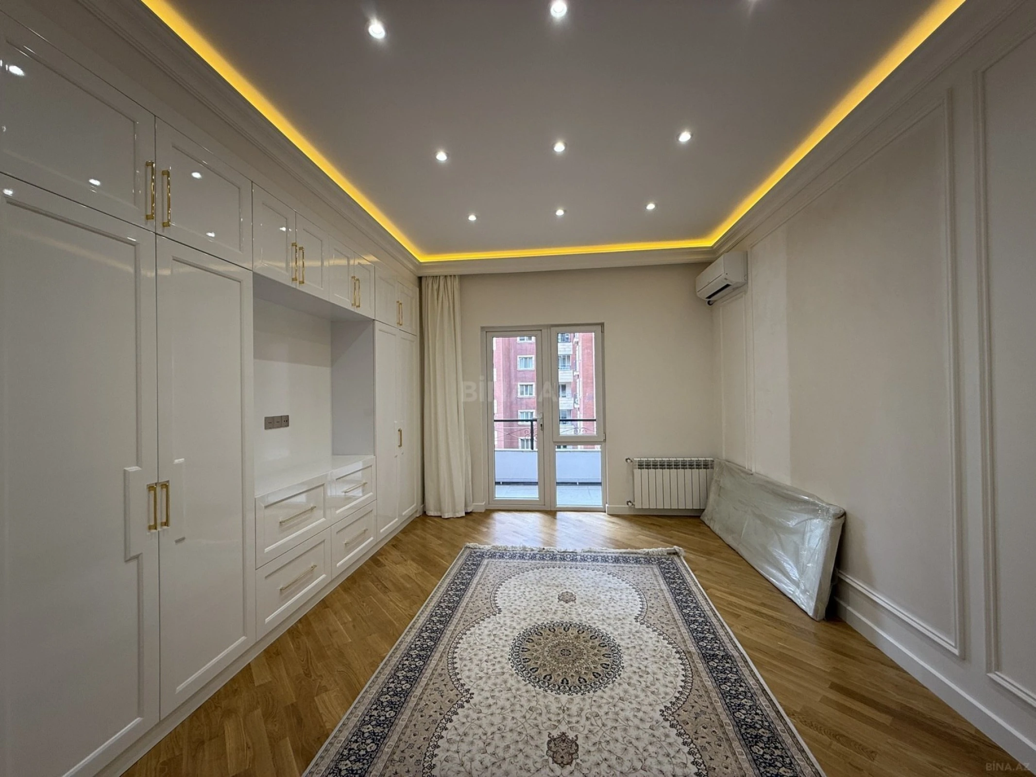 Satılır 3 otaqlı mənzil 150 m²