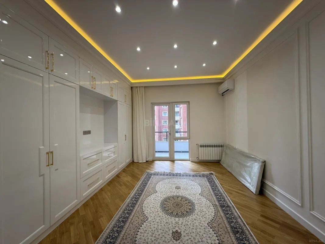 Satılır 3 otaqlı mənzil 150 m²