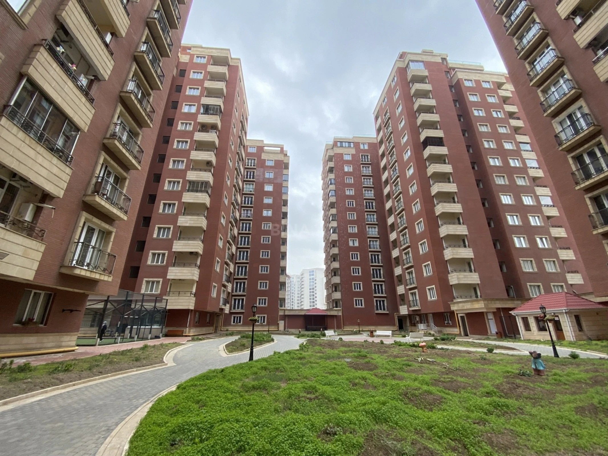 Satılır 3 otaqlı mənzil 150 m²