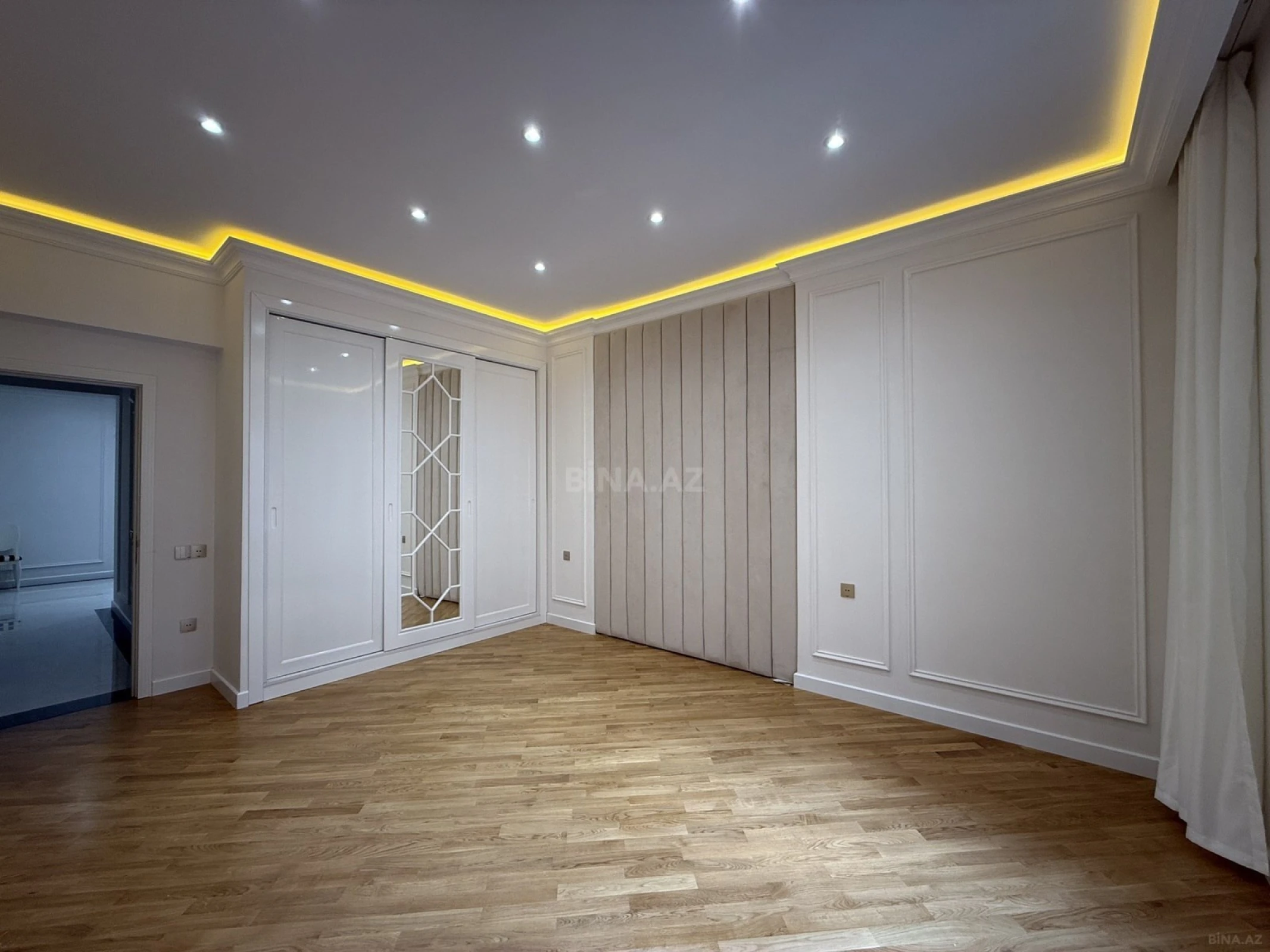 Satılır 3 otaqlı mənzil 150 m²