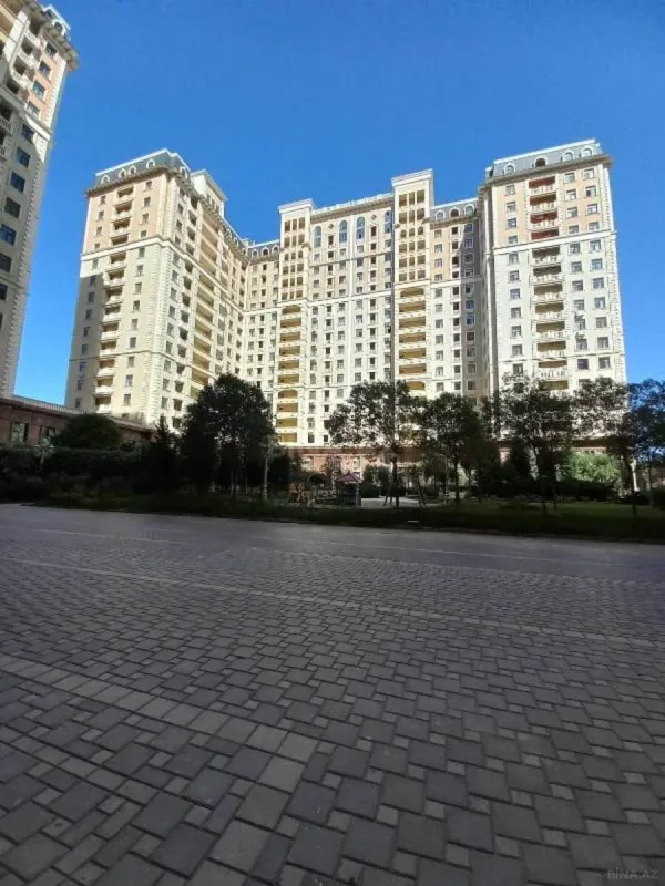 Satılır 3 otaqlı mənzil 142 m²