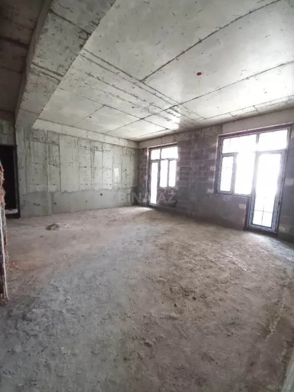 Satılır 3 otaqlı mənzil 142 m²