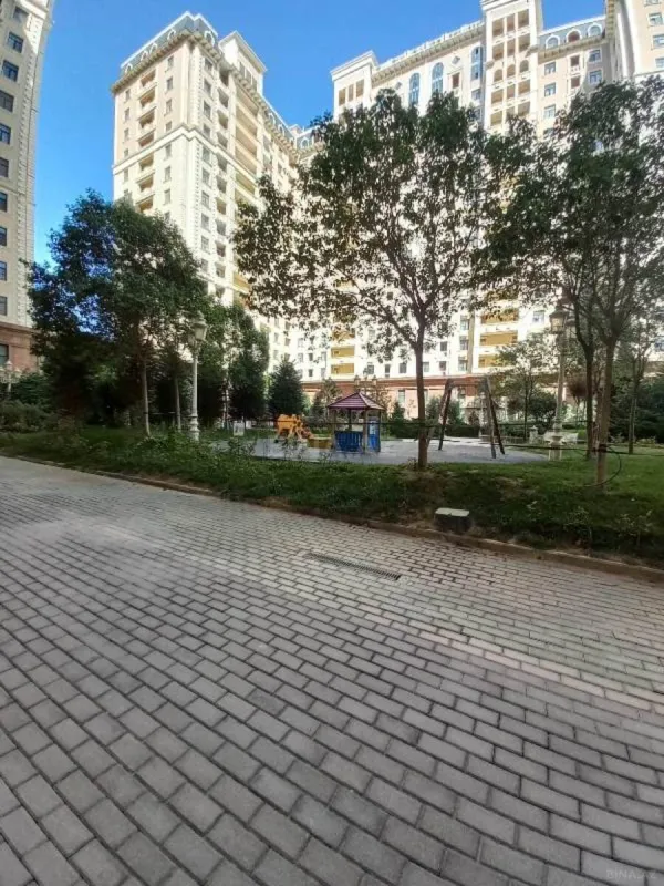 Satılır 3 otaqlı mənzil 142 m²