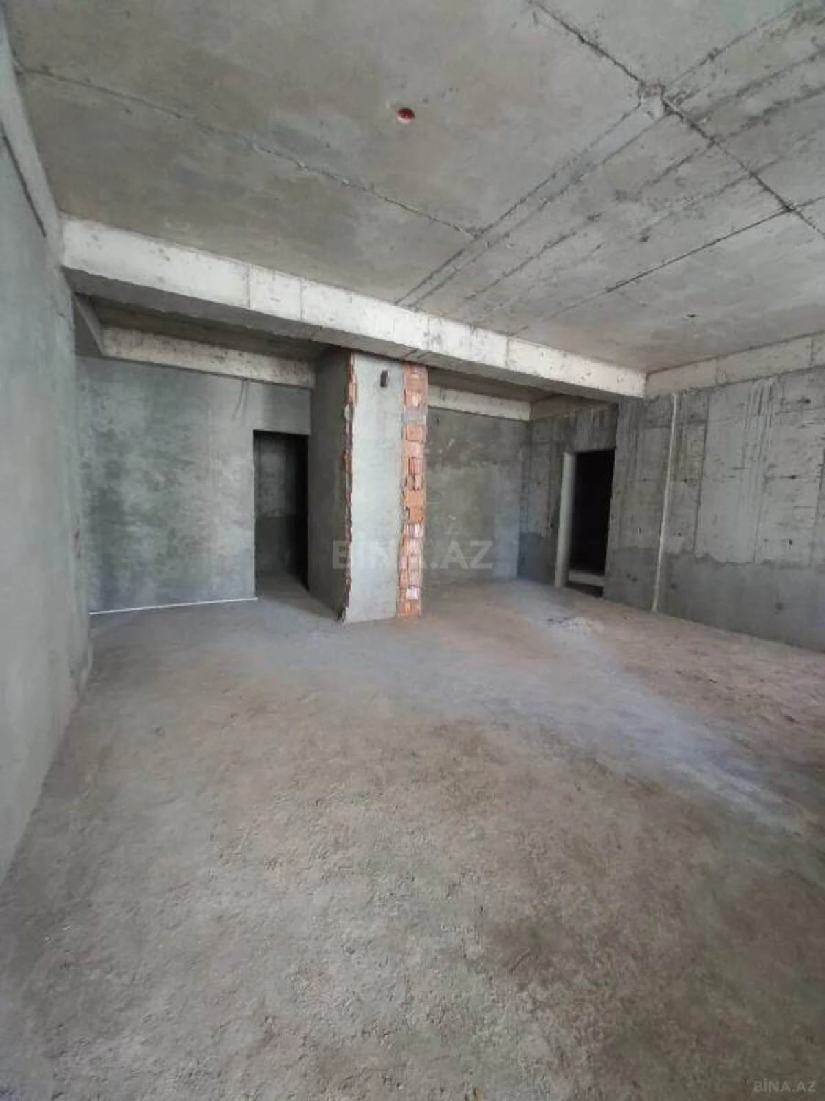 Satılır 3 otaqlı mənzil 142 m²
