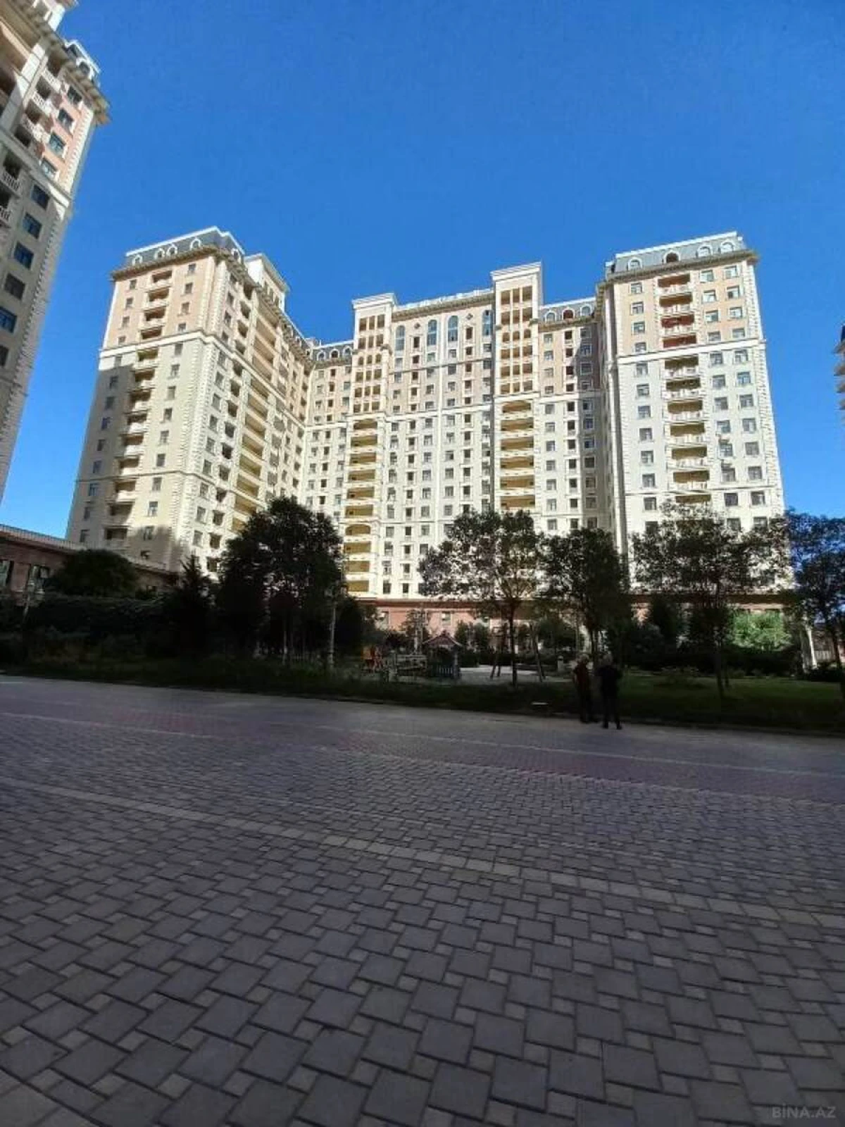 Satılır 3 otaqlı mənzil 142 m²