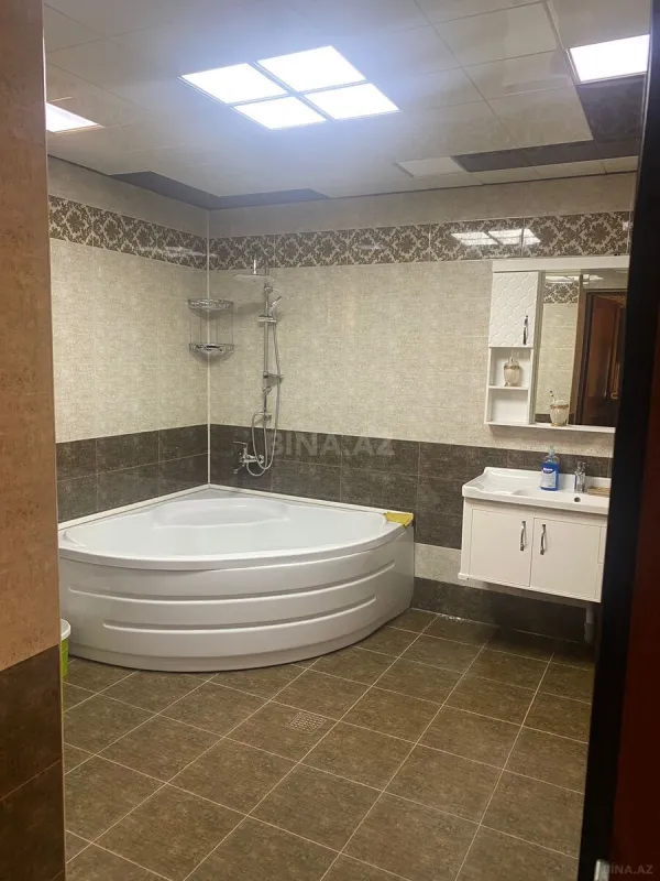 Kirayə verilir 10 otaqlı həyət evi 700 m²