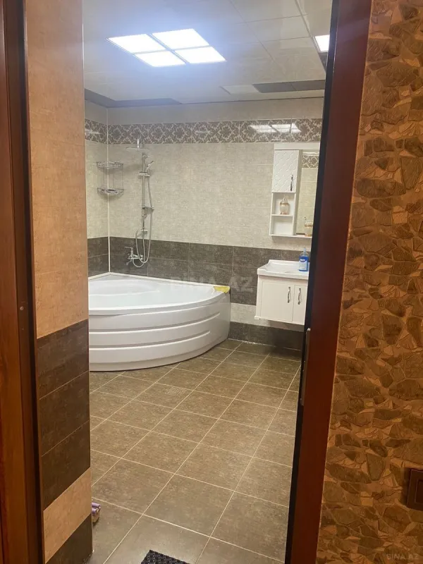 Kirayə verilir 10 otaqlı həyət evi 700 m²