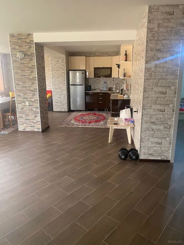 Kirayə verilir 10 otaqlı həyət evi 700 m²