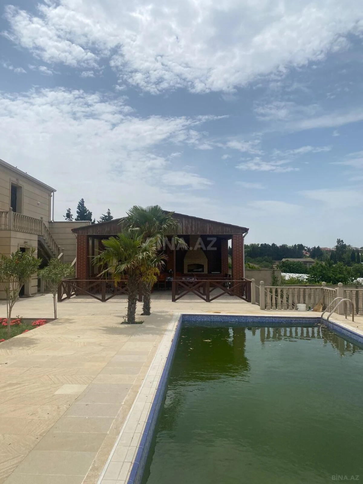 Kirayə verilir 10 otaqlı həyət evi 700 m²