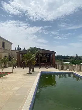 Kirayə verilir 10 otaqlı həyət evi 700 m²