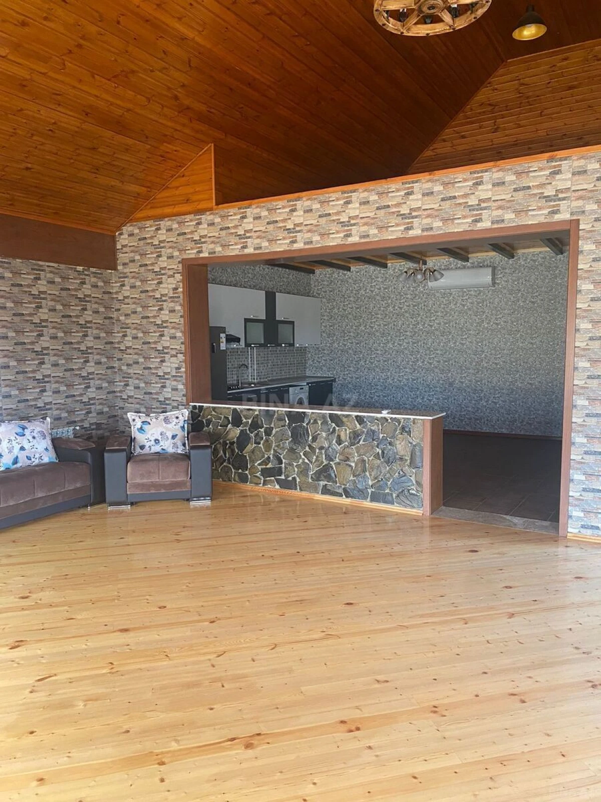 Kirayə verilir 10 otaqlı həyət evi 700 m²