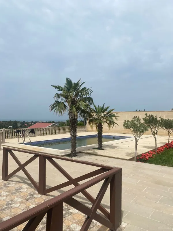 Kirayə verilir 10 otaqlı həyət evi 700 m²