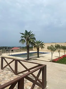 Kirayə verilir 10 otaqlı həyət evi 700 m²