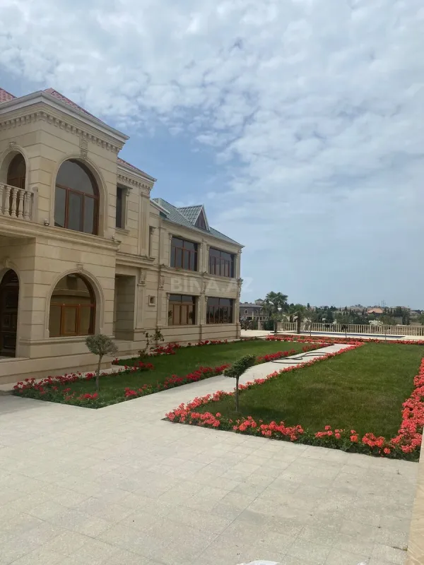 Kirayə verilir 10 otaqlı həyət evi 700 m²