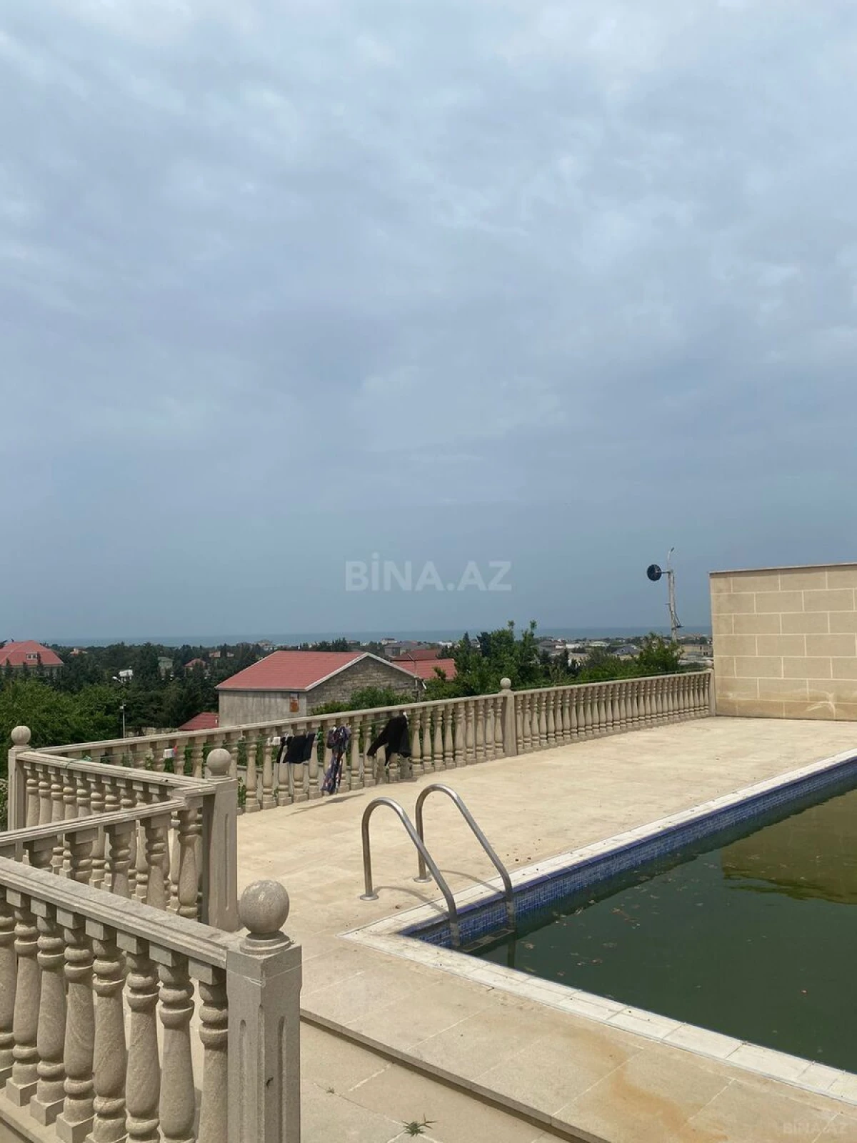 Kirayə verilir 10 otaqlı həyət evi 700 m²