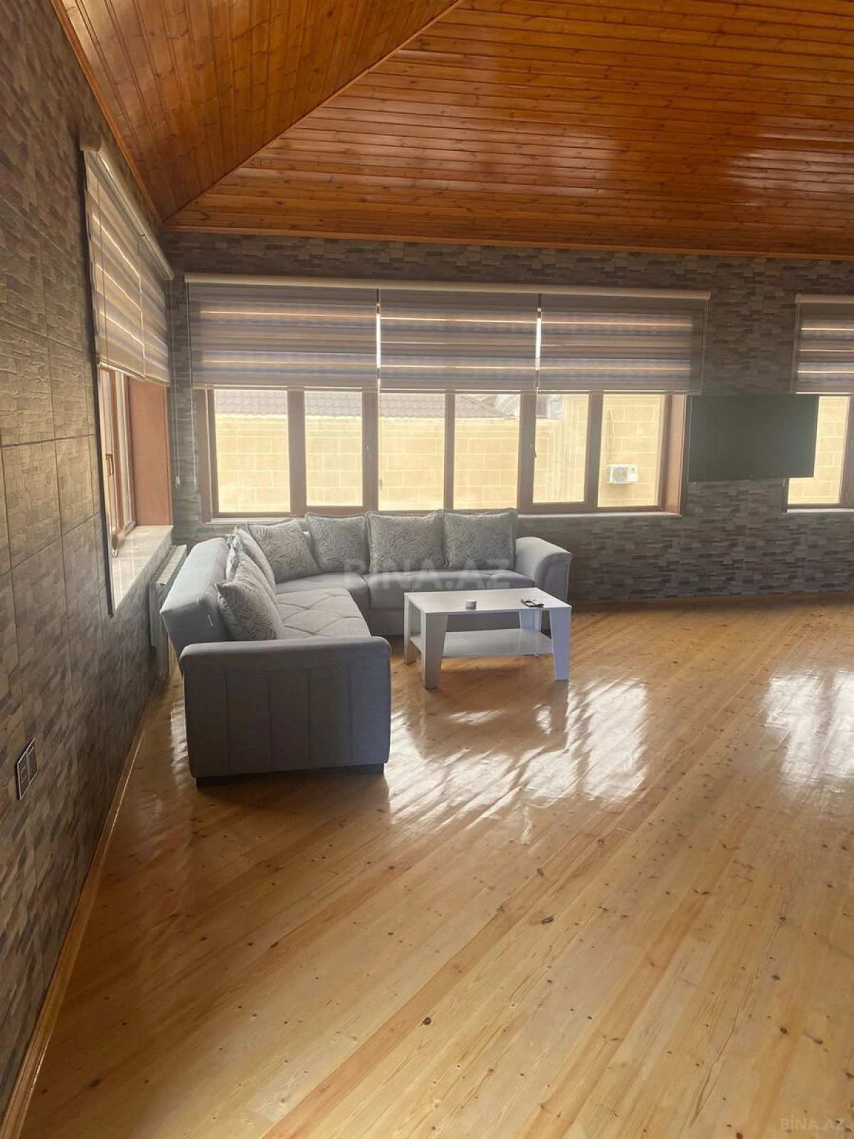 Kirayə verilir 10 otaqlı həyət evi 700 m²