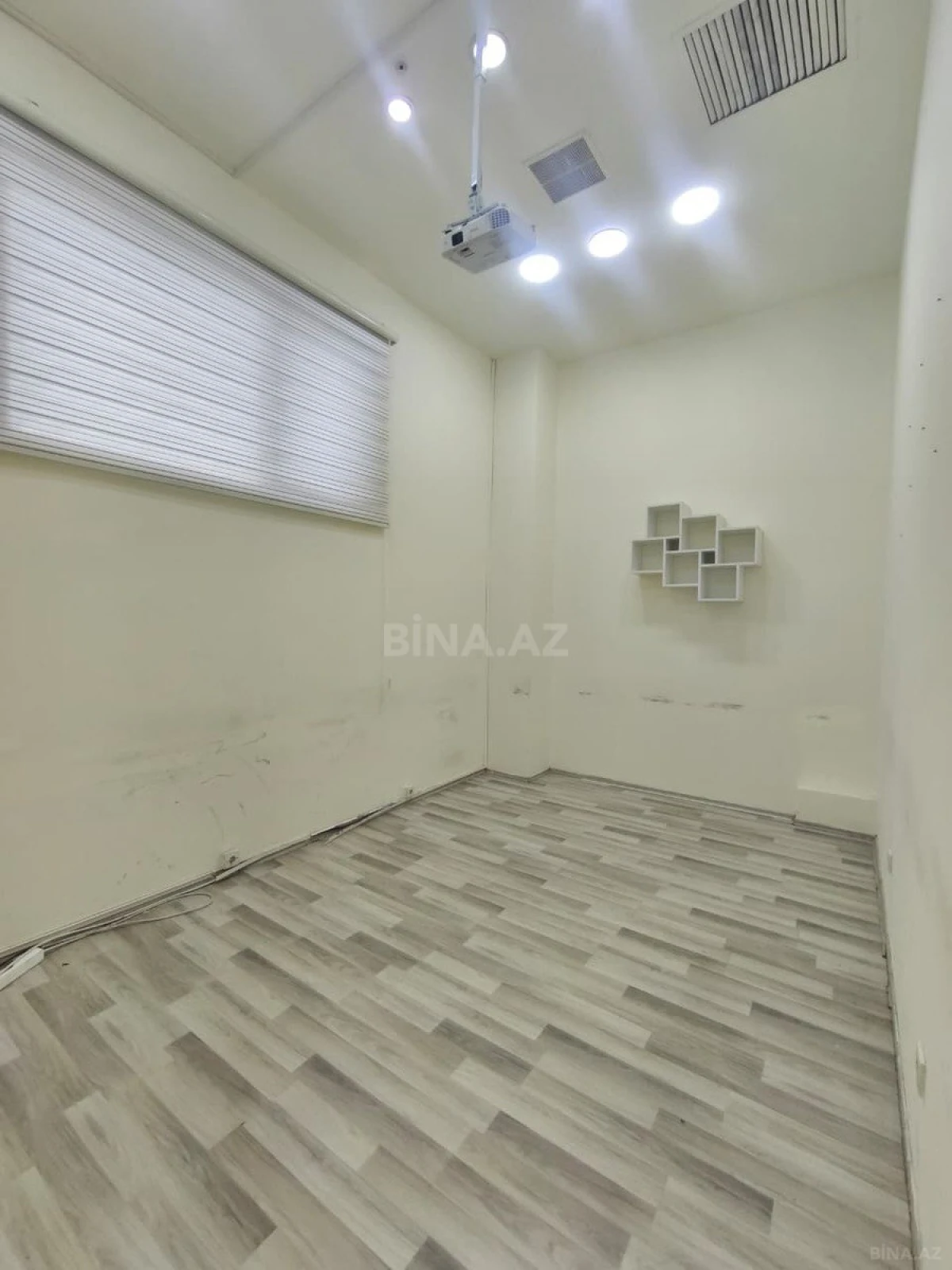 Kirayə verilir 4 otaqlı ofis 83 m²
