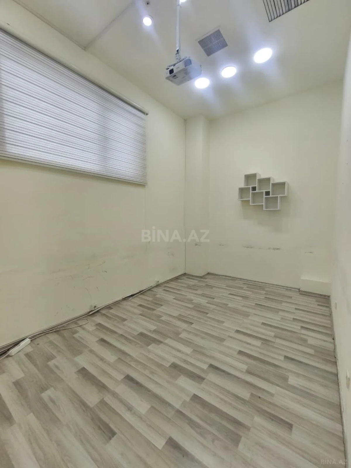 Kirayə verilir 4 otaqlı ofis 83 m²