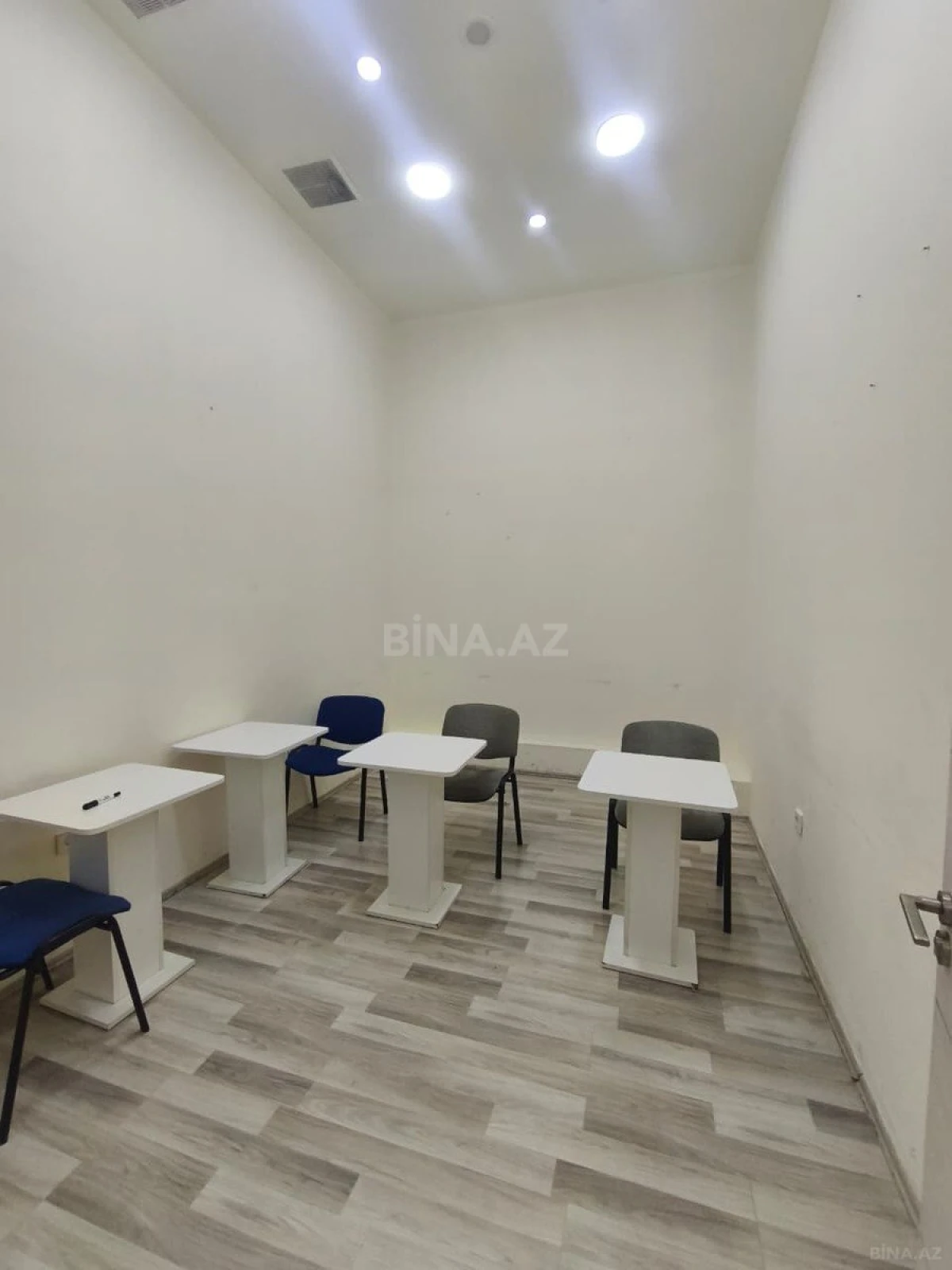 Kirayə verilir 4 otaqlı ofis 83 m²