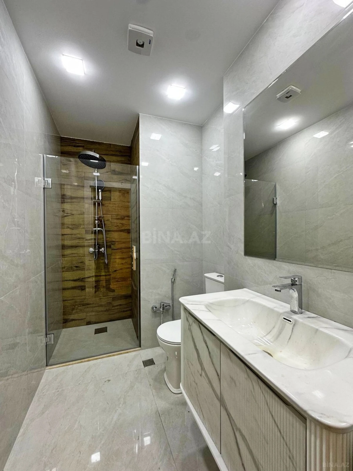 Satılır 3 otaqlı mənzil 82 m²
