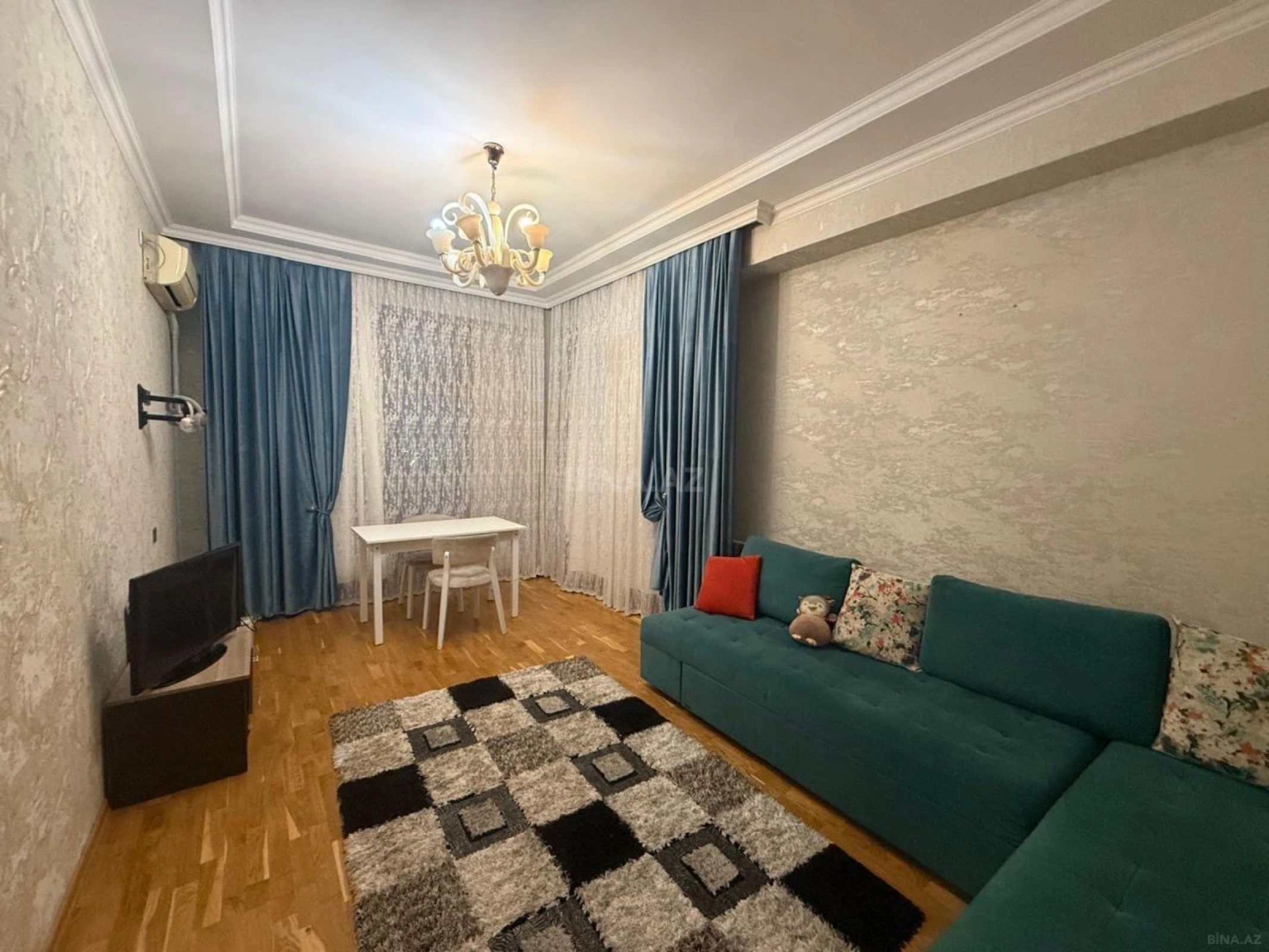 Kirayə verilir 2 otaqlı mənzil 70 m²