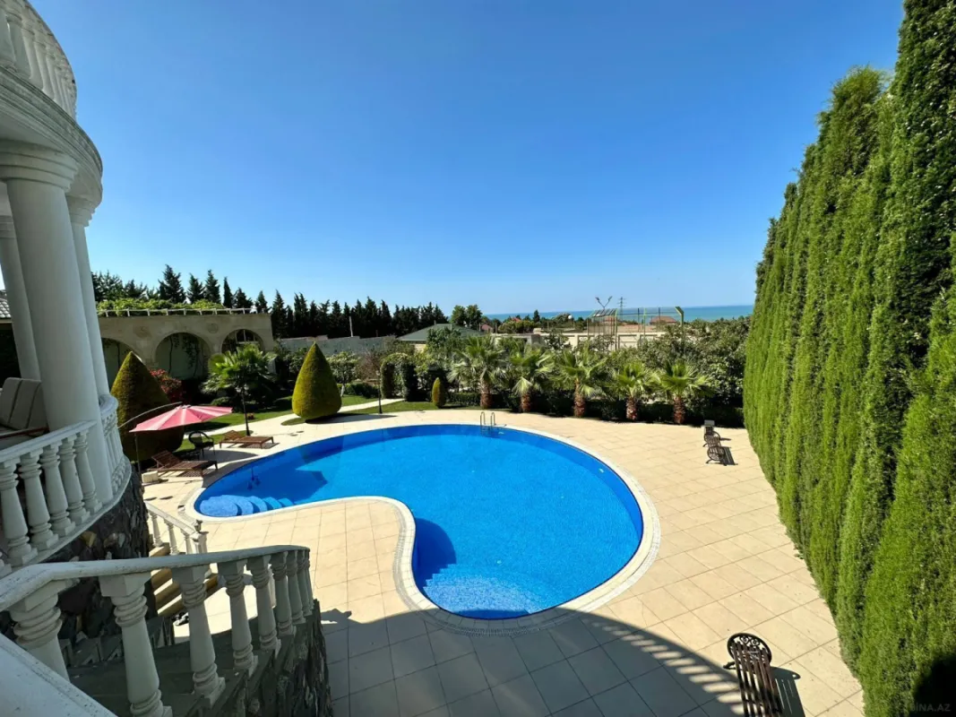 Kirayə verilir 6 otaqlı həyət evi 530 m²