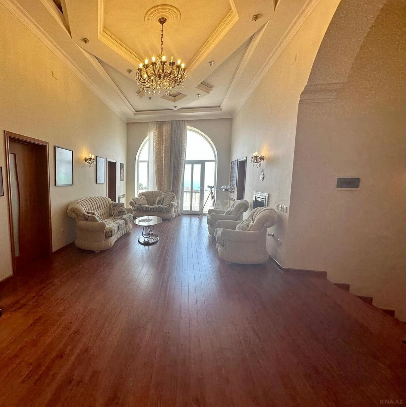 Kirayə verilir 6 otaqlı həyət evi 530 m²