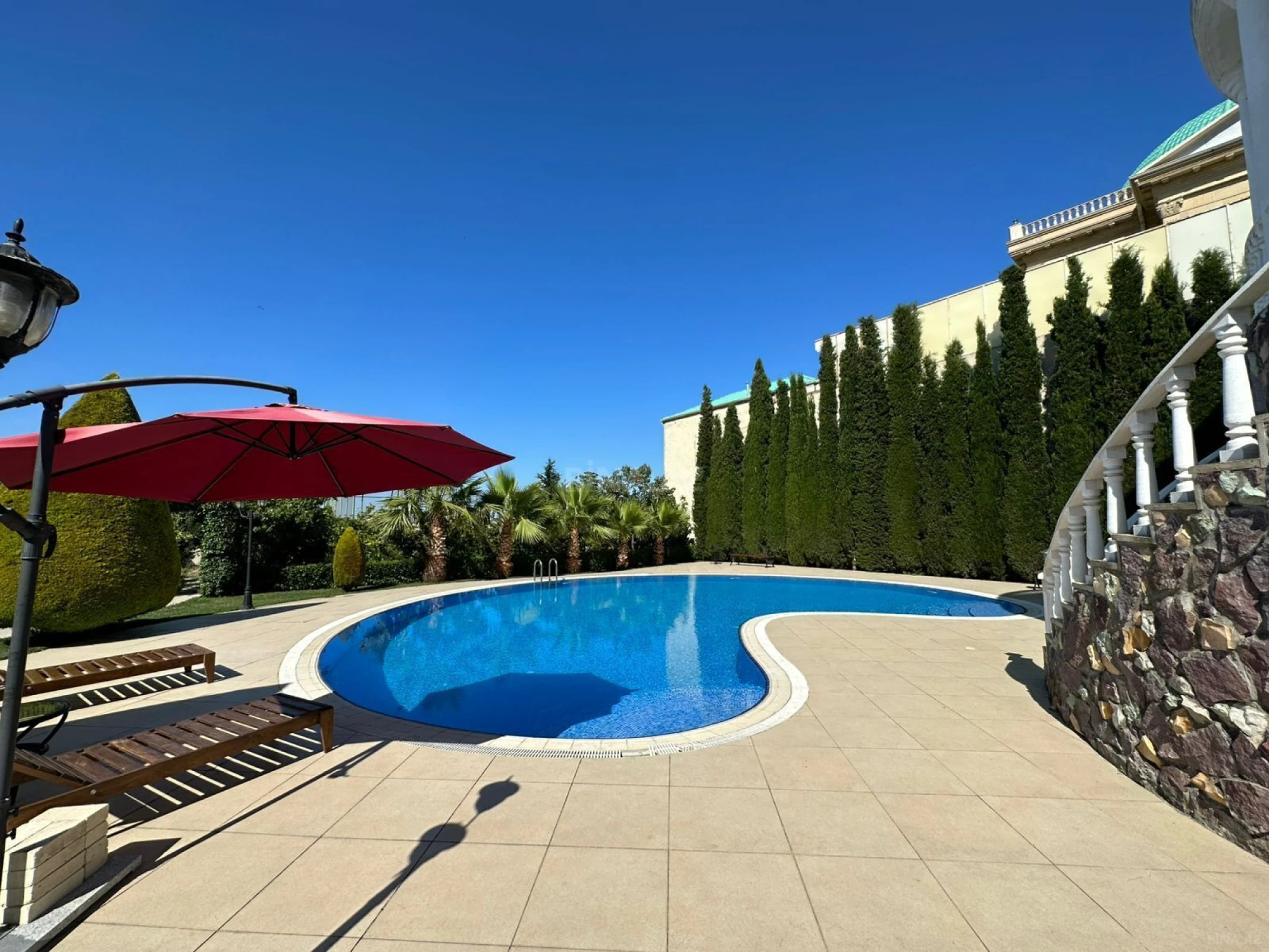 Kirayə verilir 6 otaqlı həyət evi 530 m²