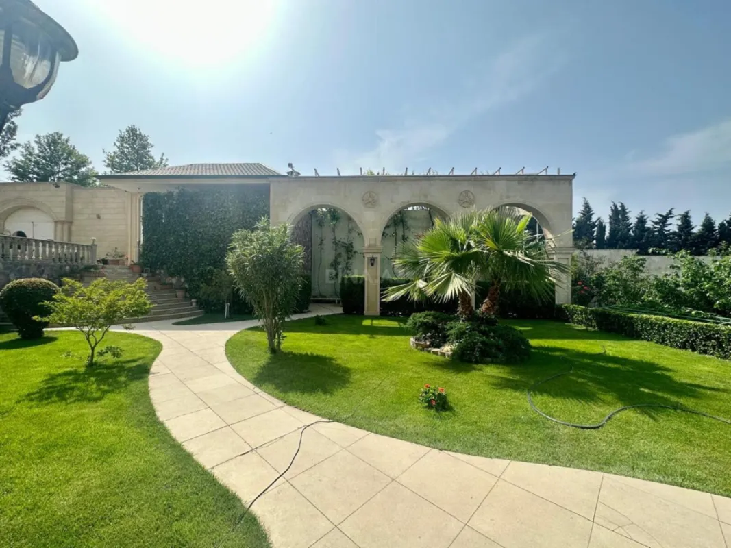 Kirayə verilir 6 otaqlı həyət evi 530 m²