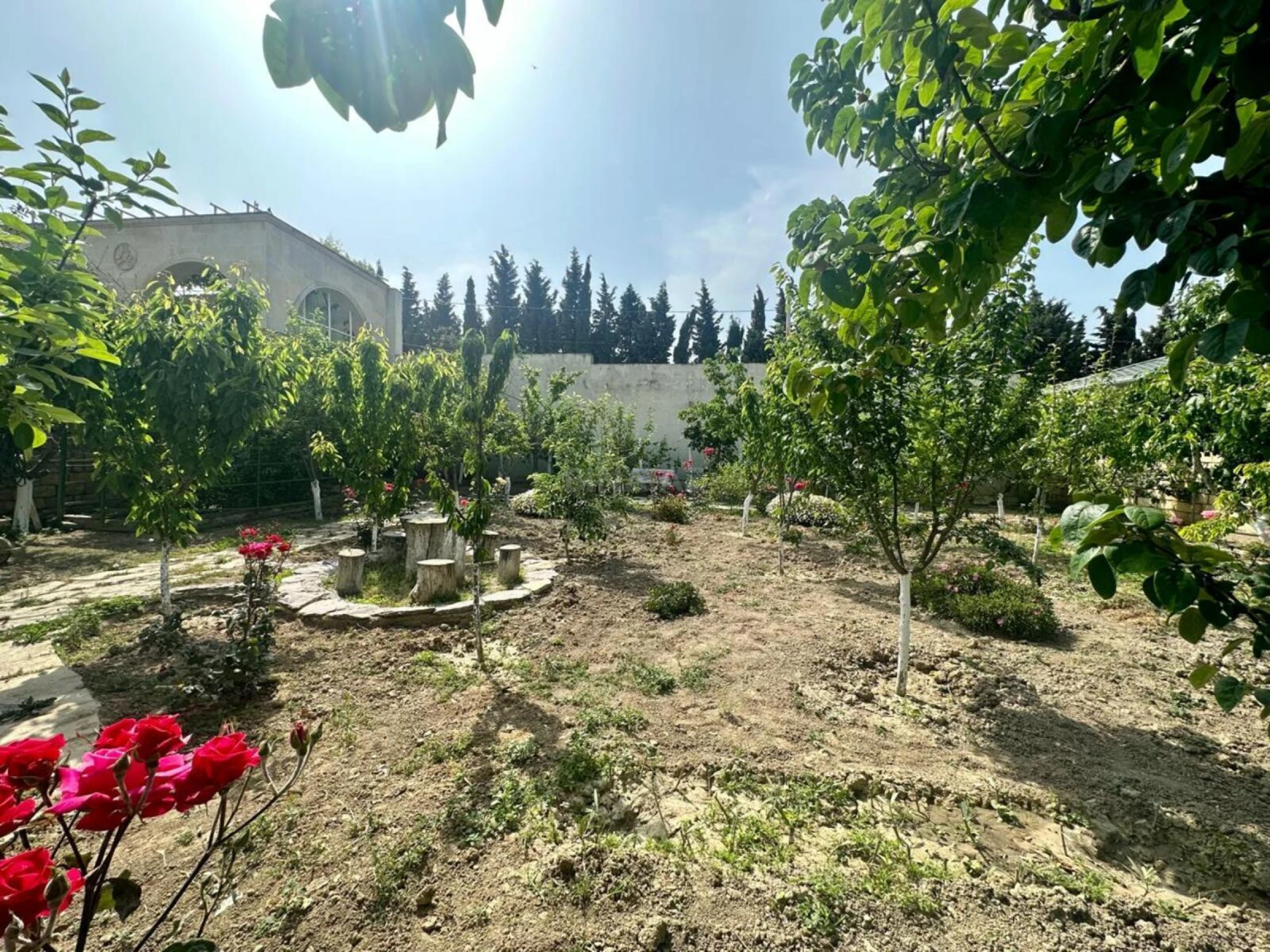 Kirayə verilir 6 otaqlı həyət evi 530 m²