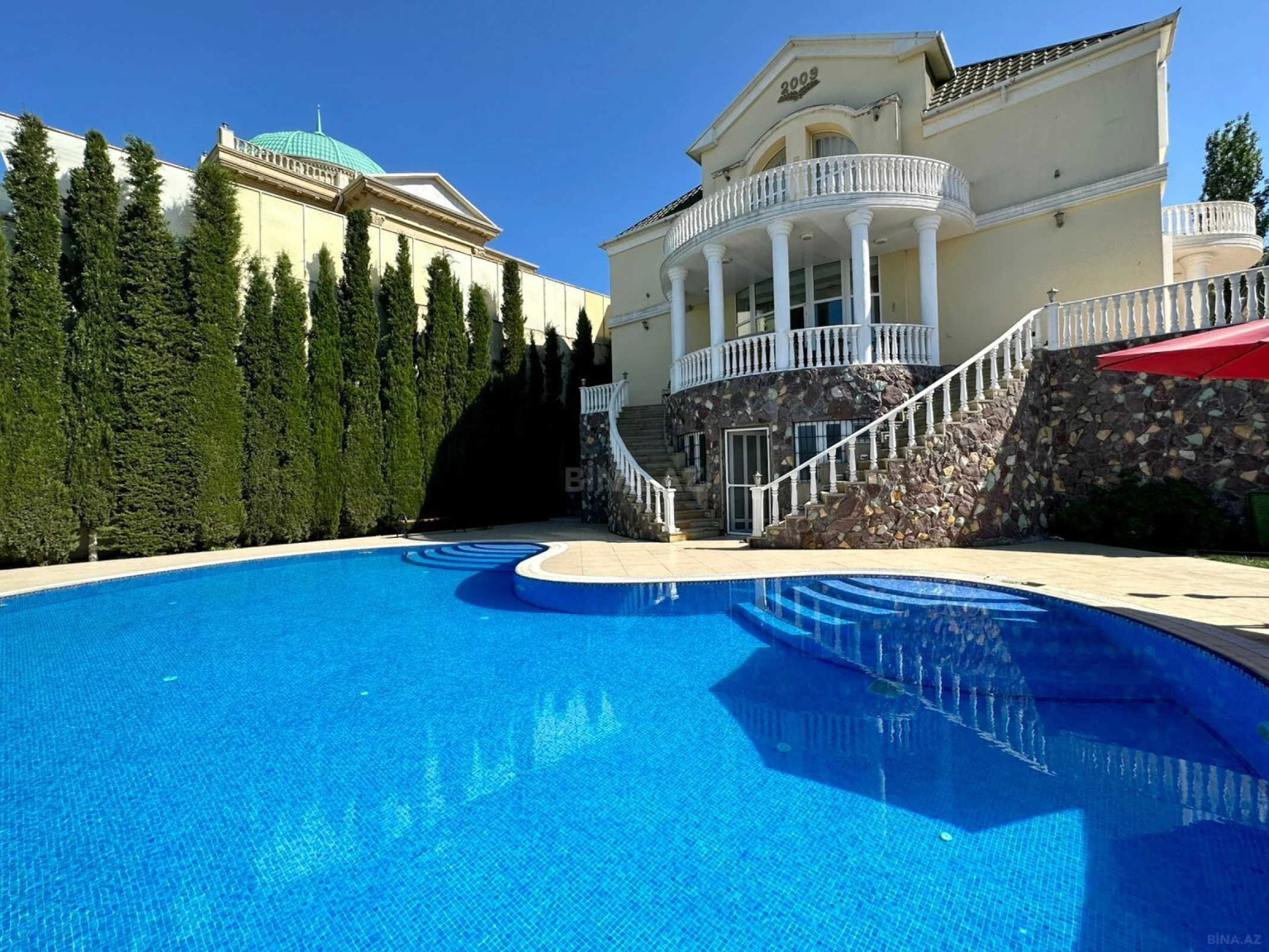 Kirayə verilir 6 otaqlı həyət evi 530 m²