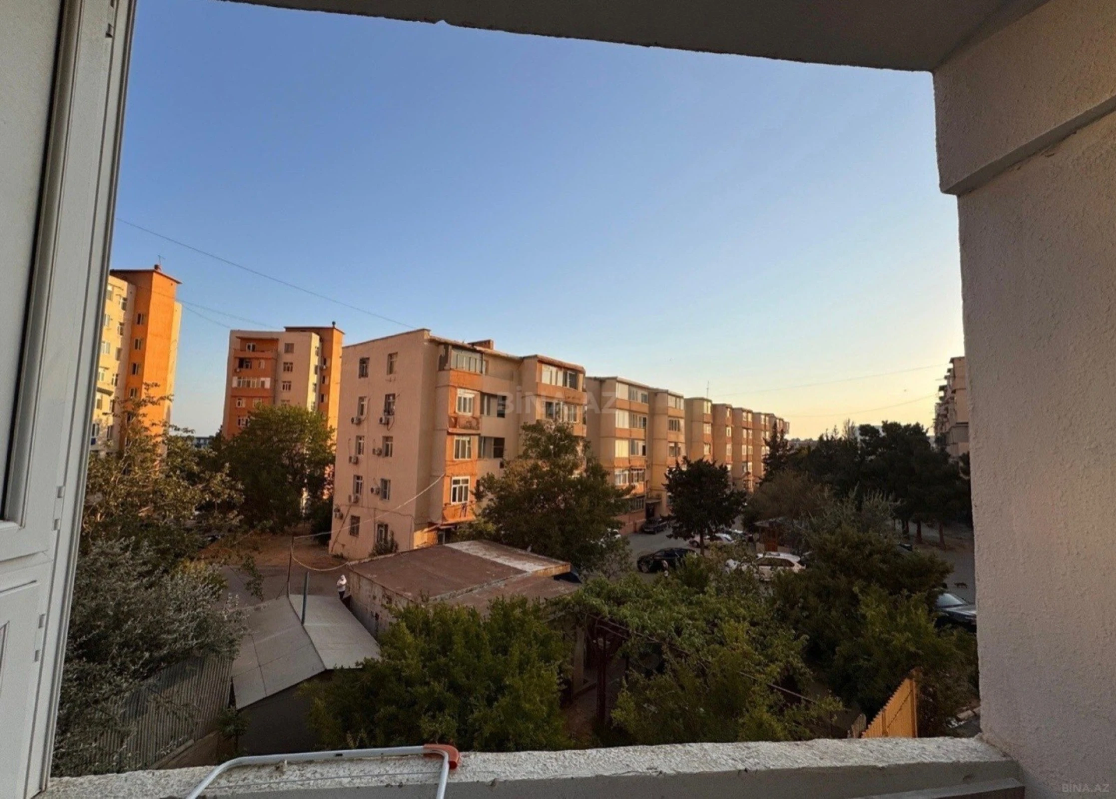 Satılır 4 otaqlı mənzil 135 m²