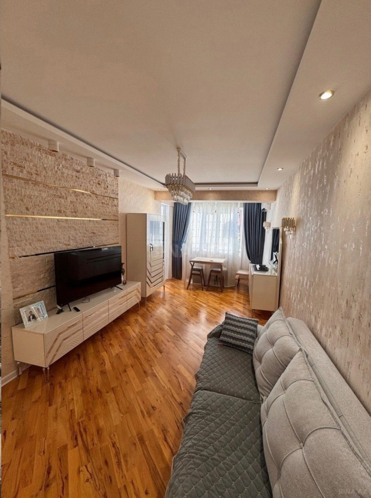 Satılır 4 otaqlı mənzil 135 m²